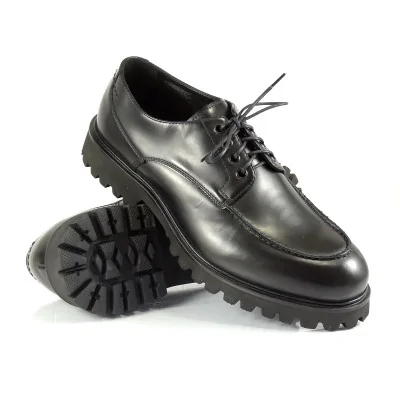 Czarne skórzane buty casual męskie na lekkiej podeszwie traktor z grubym bieżnikiem