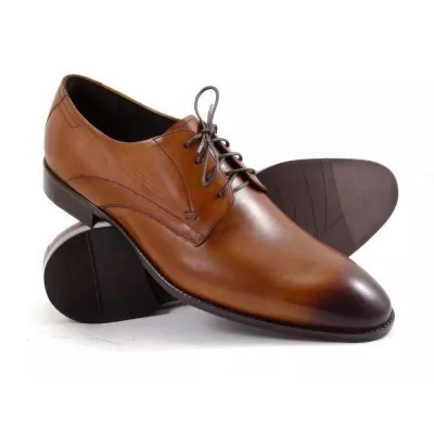 Derby męskie koniakowe PW053 premium ze skóry naturalnej o smukłym kopycie i zamkniętej przyszwie