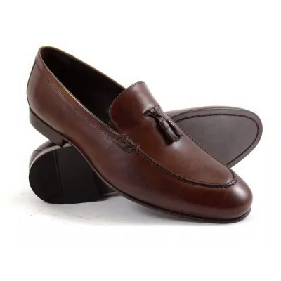 Eleganckie orzechowe loafersy męskie Pilpol z chwostami i mokasynowym szyciem