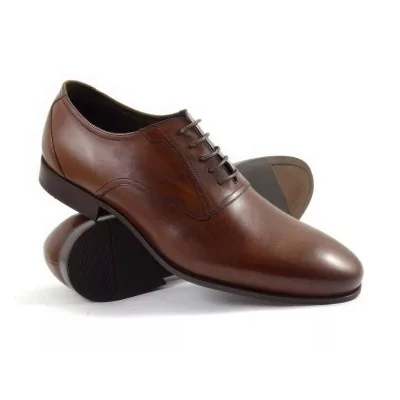 Eleganckie orzechowe skórzane oxfordy męskie z zamkniętą przyszwą i gładkim noskiem