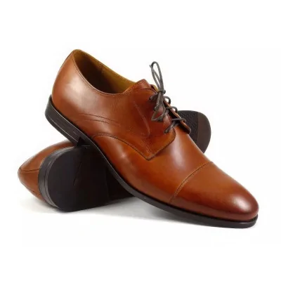 Koniakowe skórzane derby z otwartą przyszwą i noskiem typu cap toe