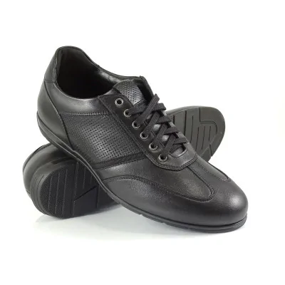 Czarne buty casual męskie z perforowanej skóry z sznurowaniem i sportową podeszwą